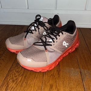ON CLOUD Helon Running Shoes - women’s size 8.5